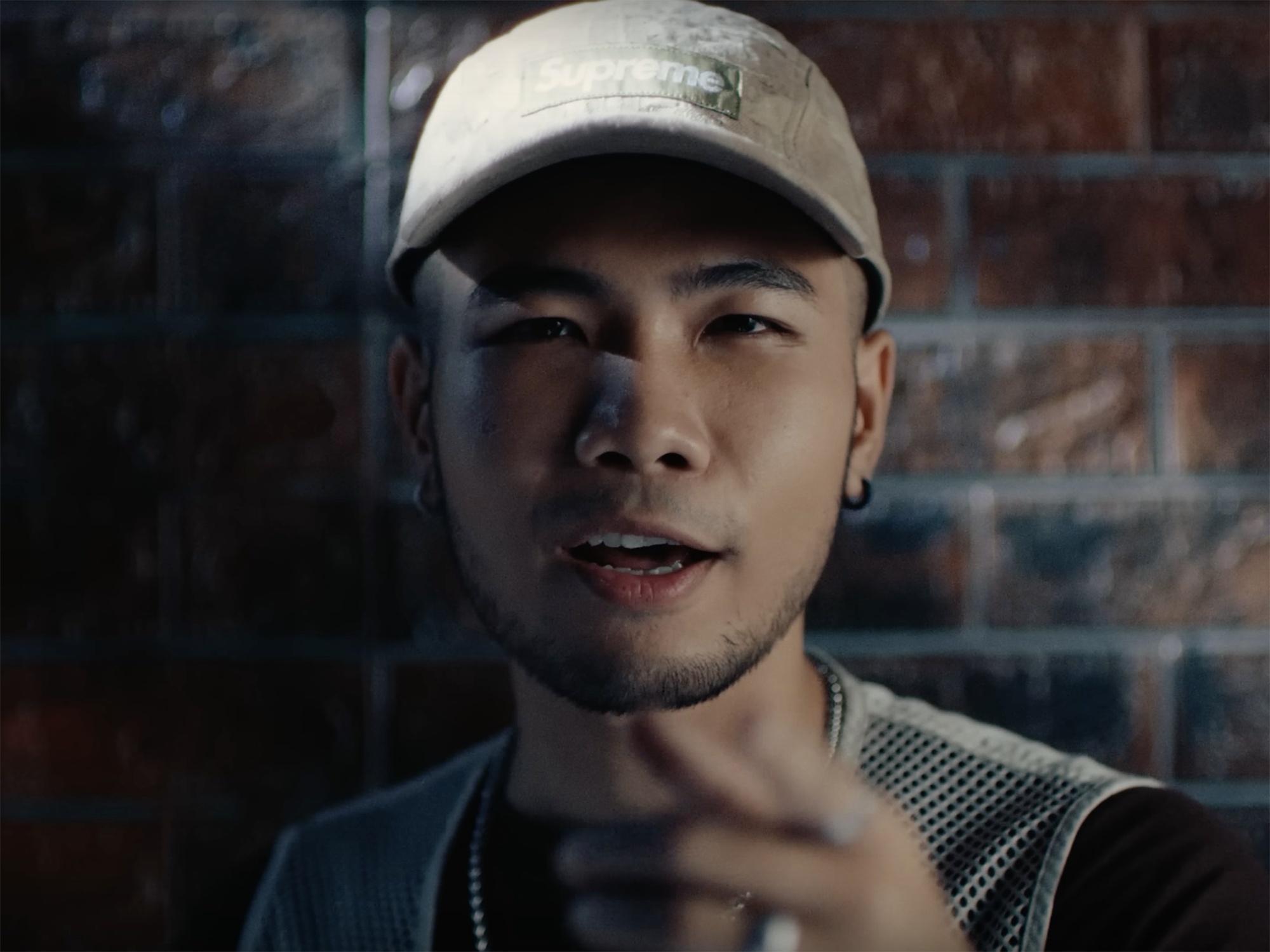 'Con trai ba ban banh mi' va tinh toan cua rapper Phuc Du hinh anh