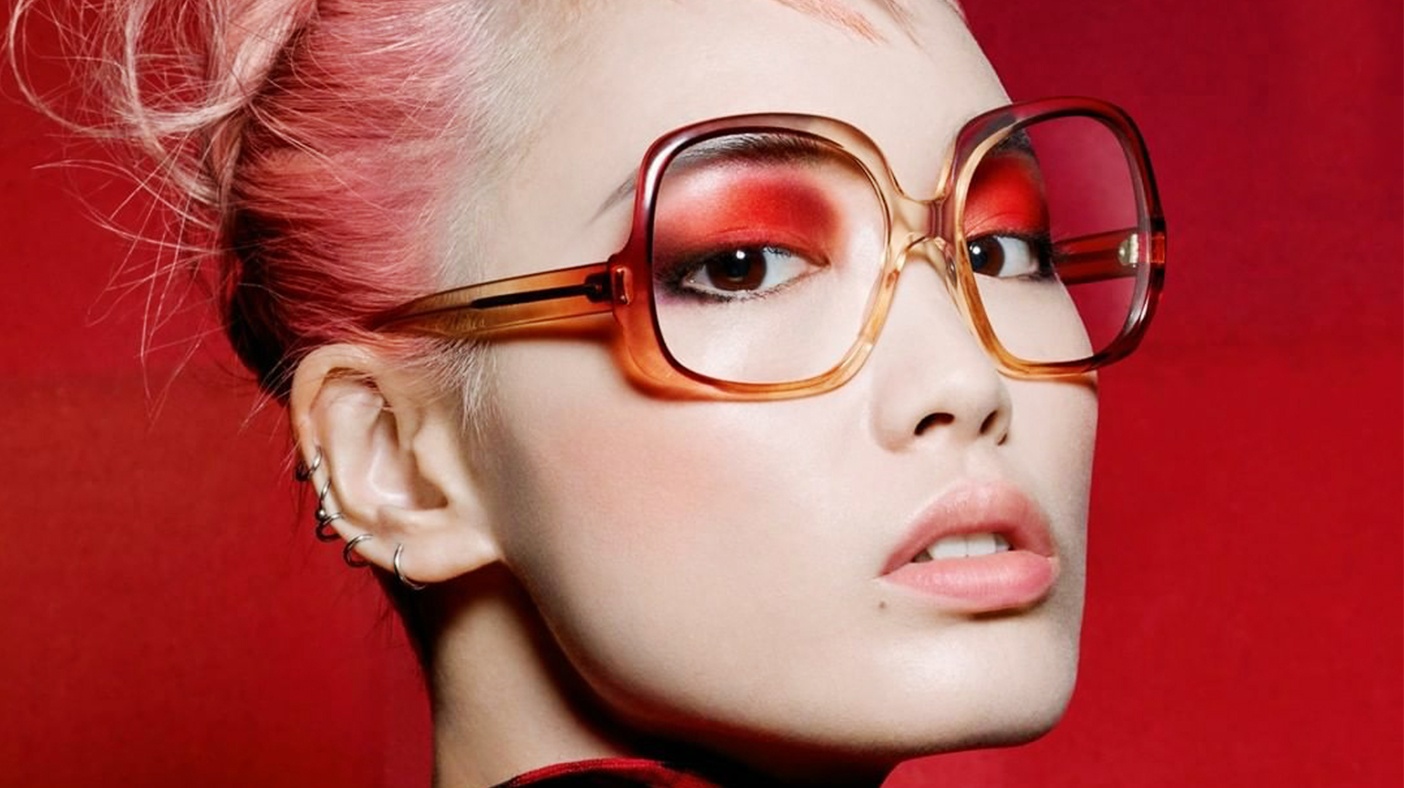 Lam sach lop trang diem dung cach bang dau tay trang hinh anh