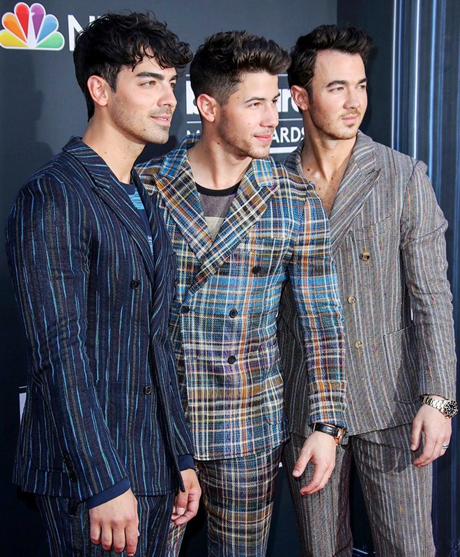 thoi trang di choi giao thua anh 9