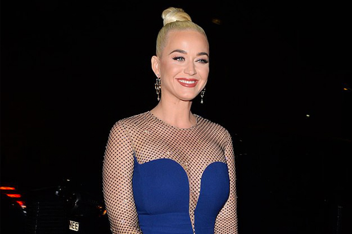Katy Perry dien vay xanh xe nguc sau tai su kien hoang gia Anh hinh anh