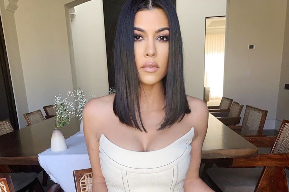 Chi gai Kim Kardashian thich mac vay ao goi cam o tuoi 41 hinh anh