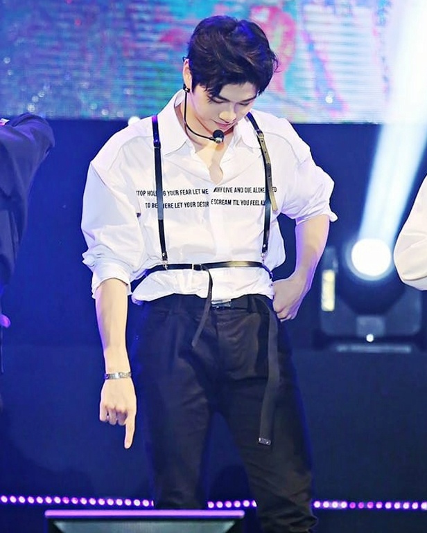 sao nam han mac ao so mi trang anh 6