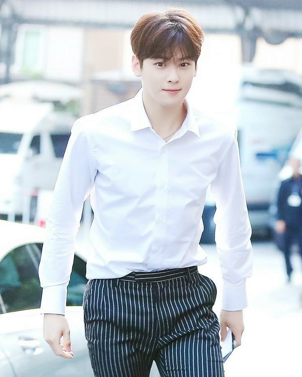 sao nam han mac ao so mi trang anh 10