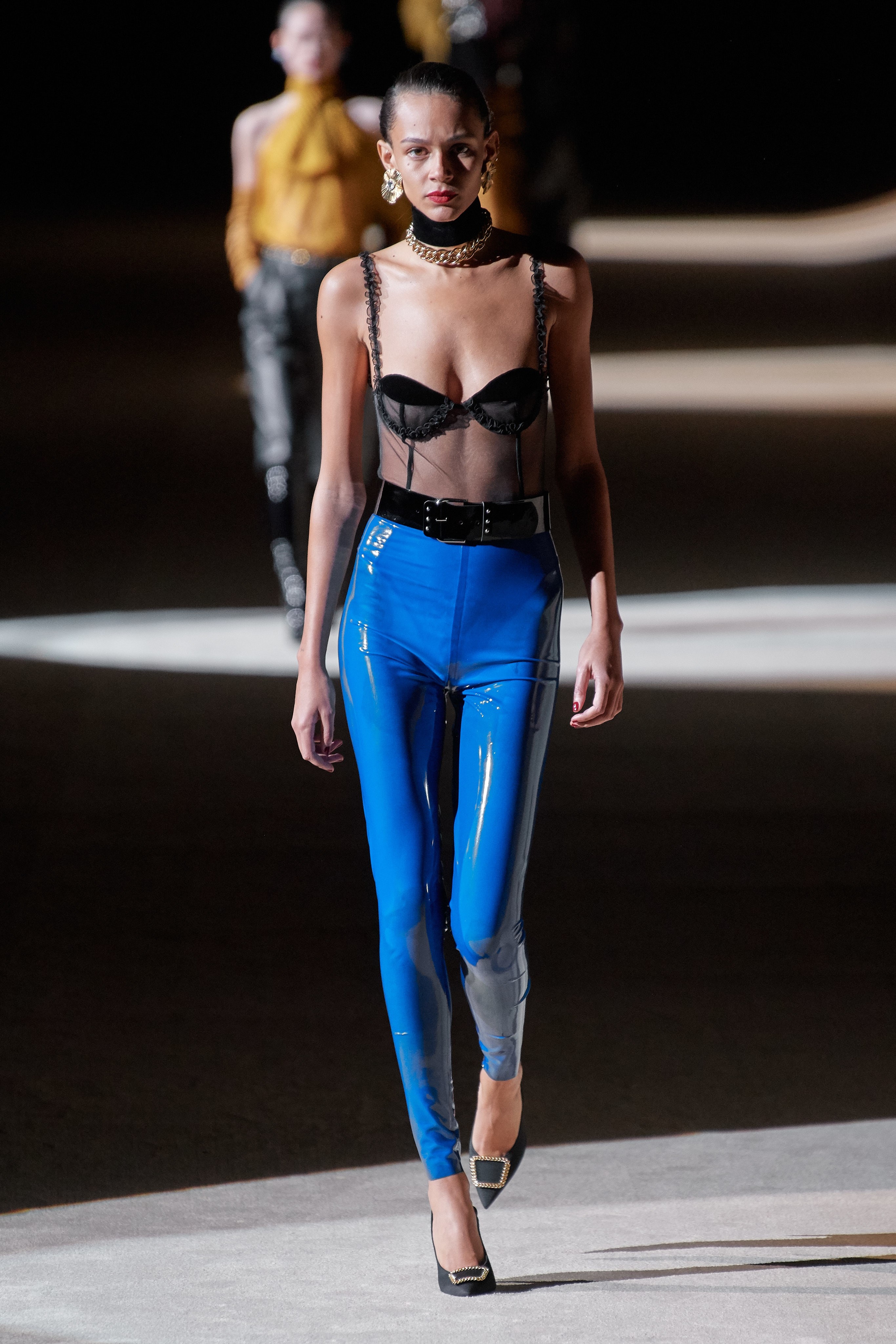 Trang phuc thu dong anh 2