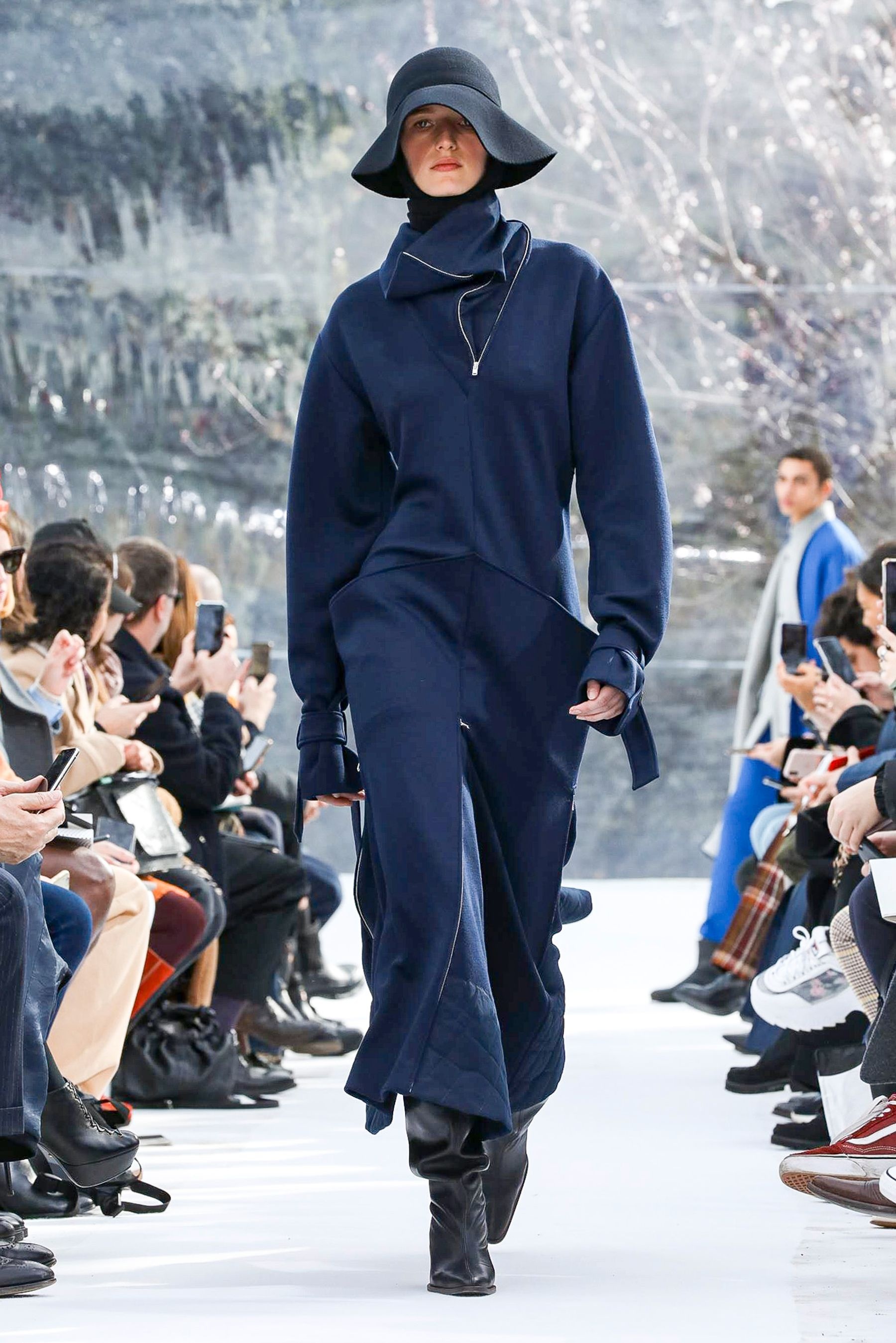 Trang phuc thu dong anh 17