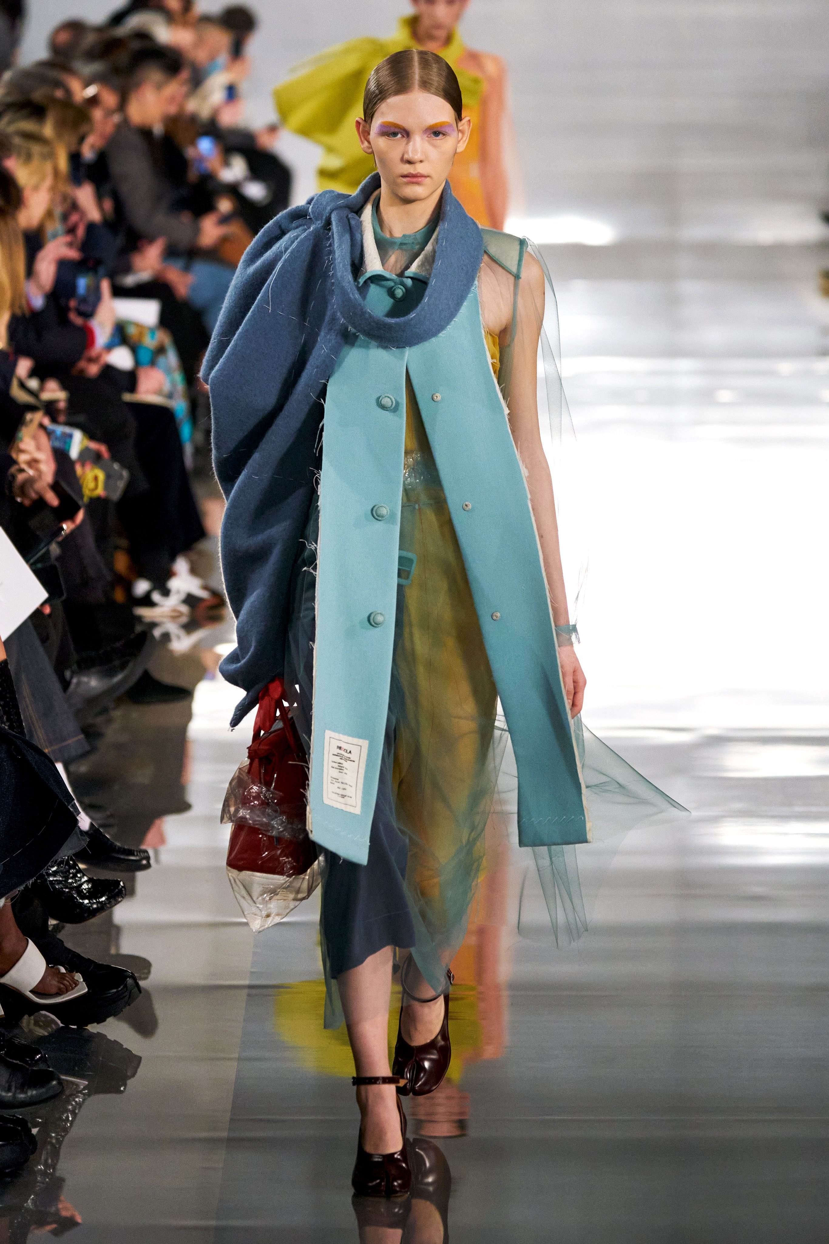 Trang phuc thu dong anh 20