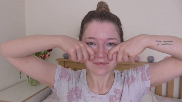 Cach lam dep sau khi deo khau trang phong dich Covid-19 ca ngay hinh anh