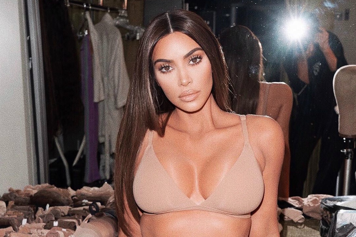Kim Kardashian mo ban do lot de quyen gop 1 trieu USD hinh anh
