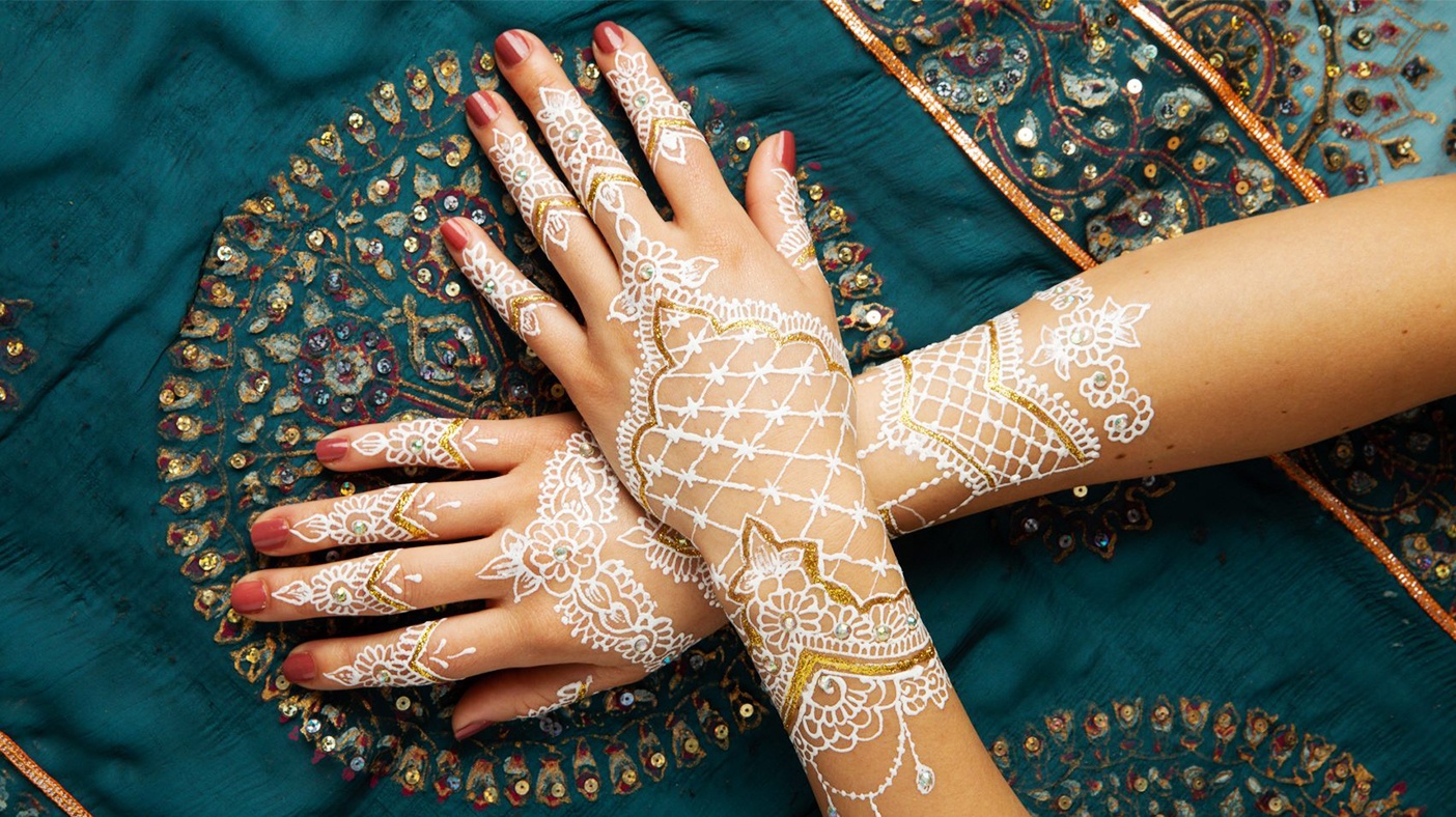 Xam gia len tay khi o nha nhieu ngay buon chan hinh anh