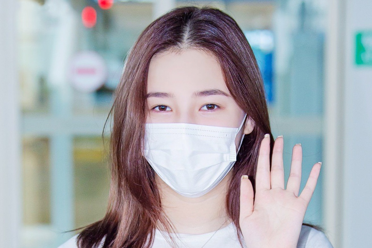 Momoland tang lo khau trang tri gia 82.000 USD cho nguoi ngheo hinh anh