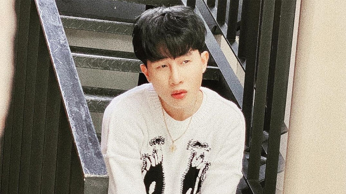 Jack coi ao khoe than hinh san chac khi tap dam boc hinh anh