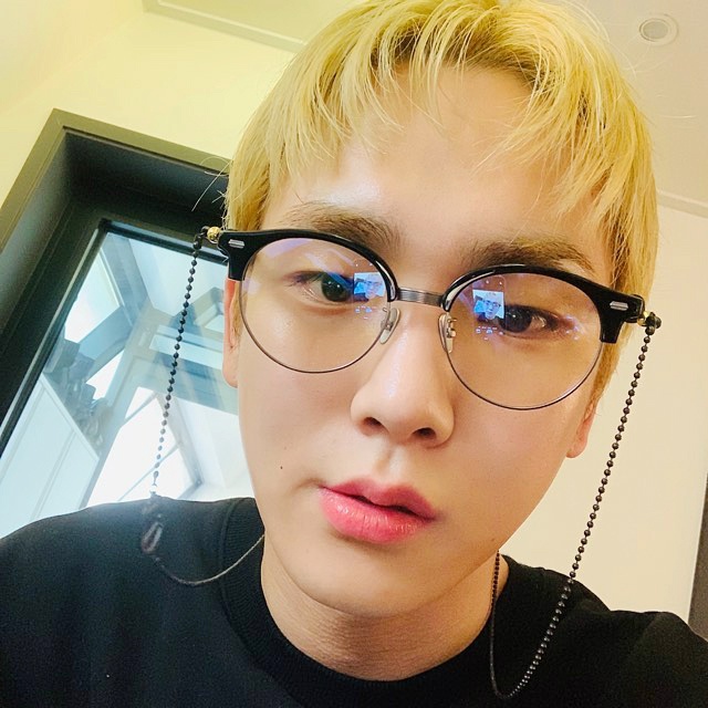 Key (SHINee) là sao nam hiếm hoi mặc đồ con gái vẫn đẹp - Thời trang ...