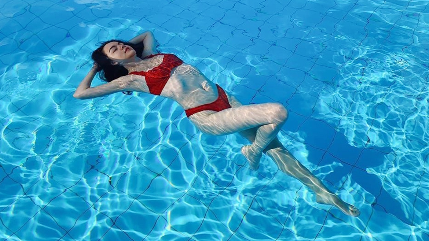 Pham Quynh Anh mac bikini khoe dang goi cam hinh anh