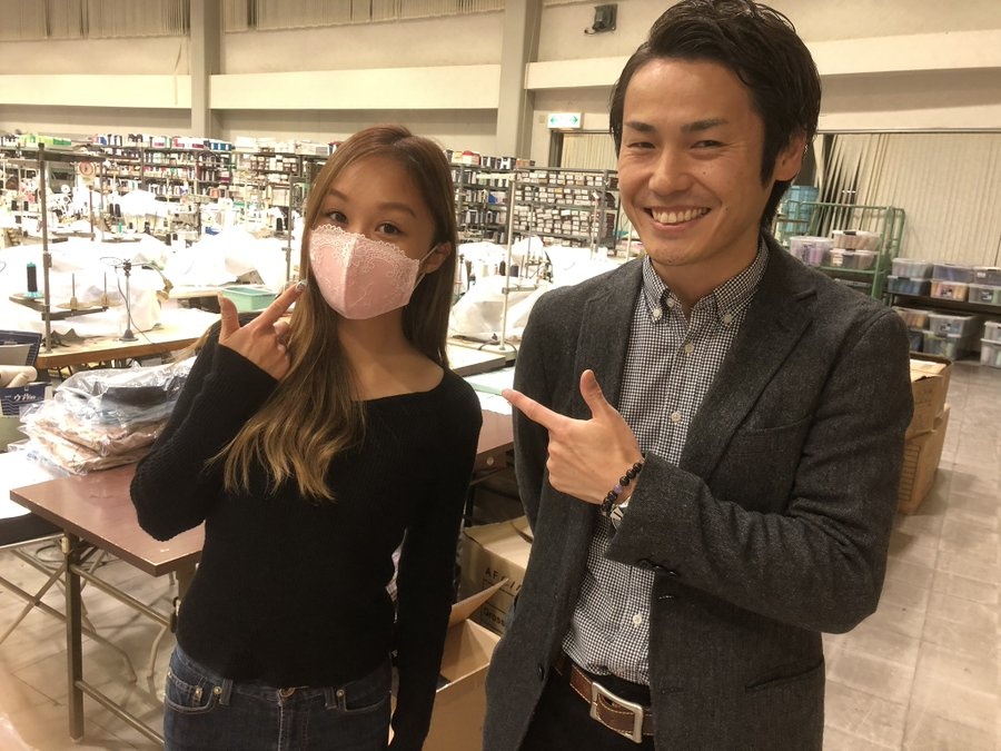 Khau trang may tu vai ao nguc chay hang tai Nhat Ban hinh anh