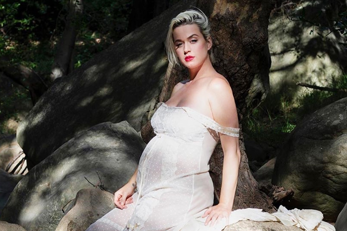 Katy Perry van dien vay tre nai, xuyen thau khi mang bau hinh anh