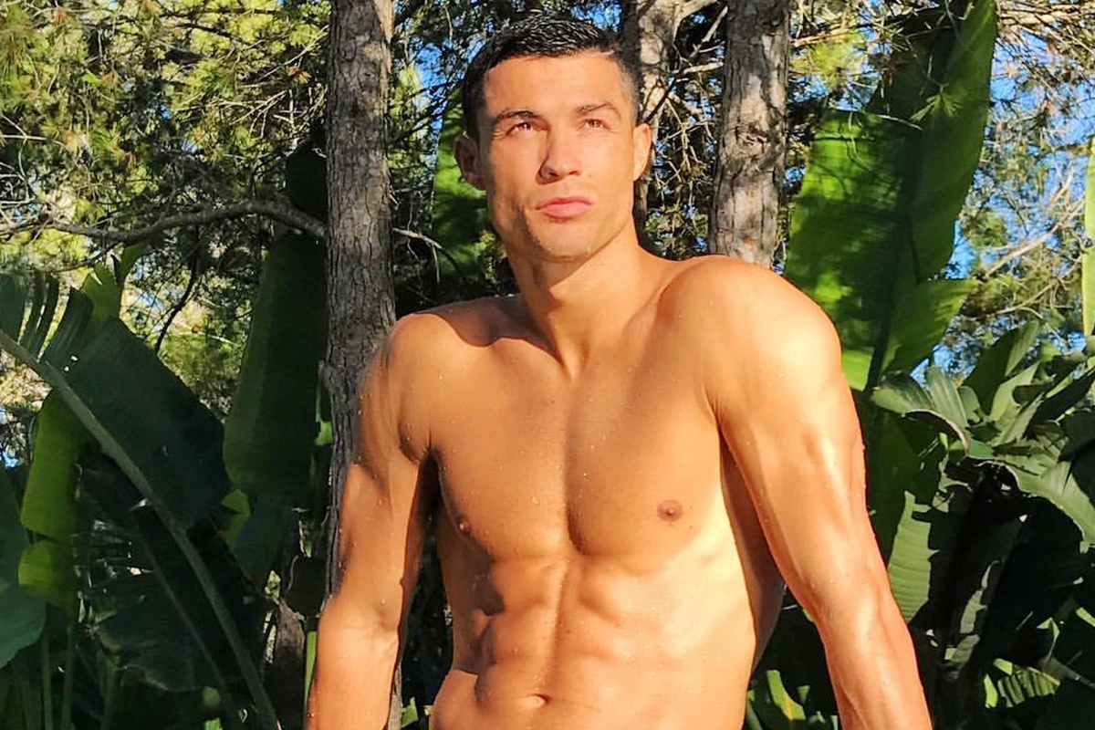 Ronaldo da lam gi de co than hinh 6 mui o tuoi 35? hinh anh