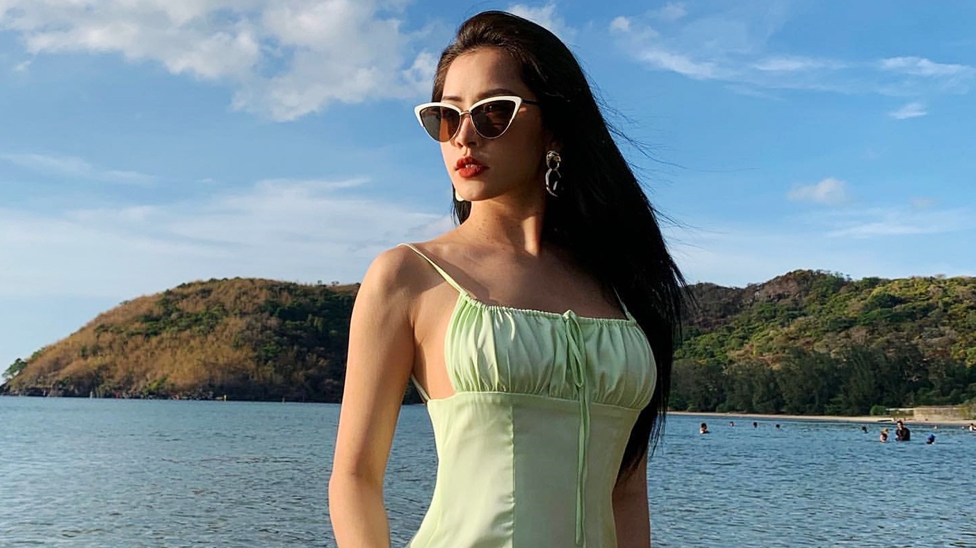 Chi Pu mac vay 2 day, khoe dang goi cam tren bien hinh anh