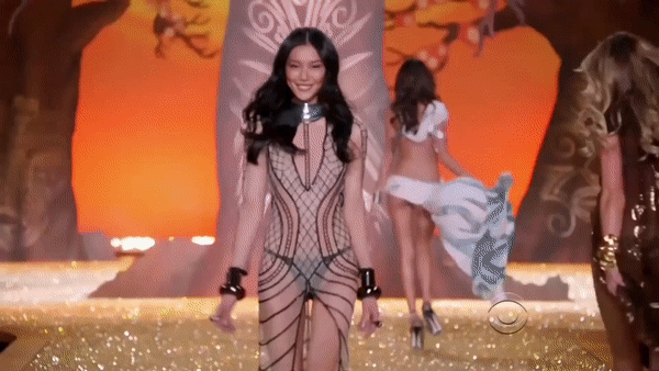 Luu Van va nhung buoc catwalk dang cap quoc te hinh anh