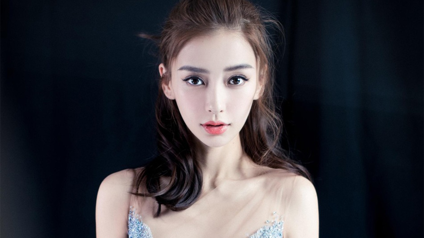 Angelababy mac ao tam khoe dang sexy khi luot song hinh anh