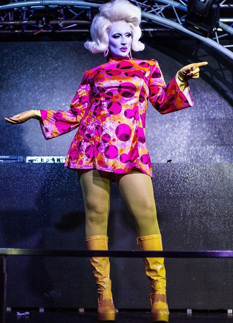 Co gai chuyen gioi anh 11