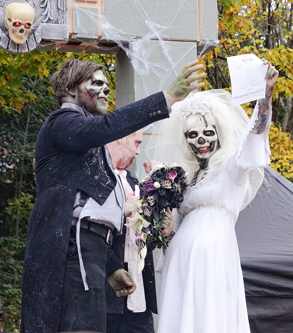 trang phuc cuoi anh 2