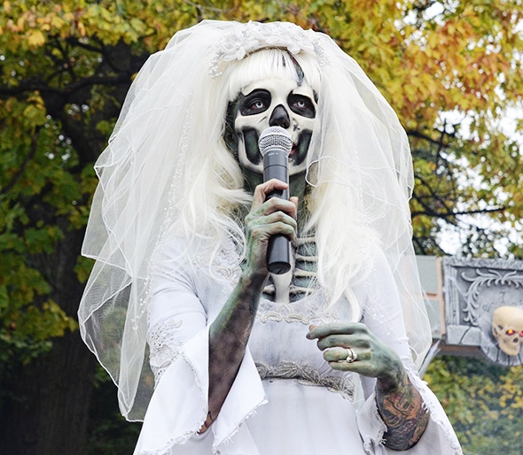 trang phuc cuoi anh 3