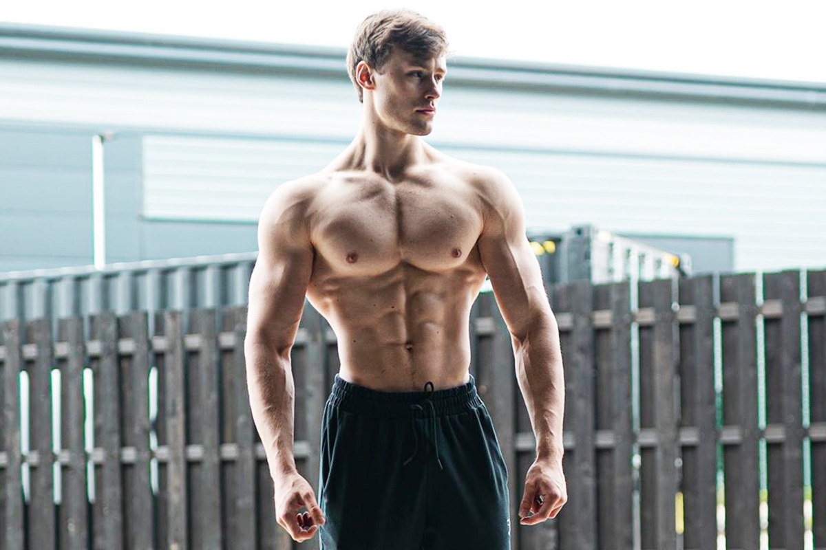 Chang trai co bap tung bi veo cot song hinh anh