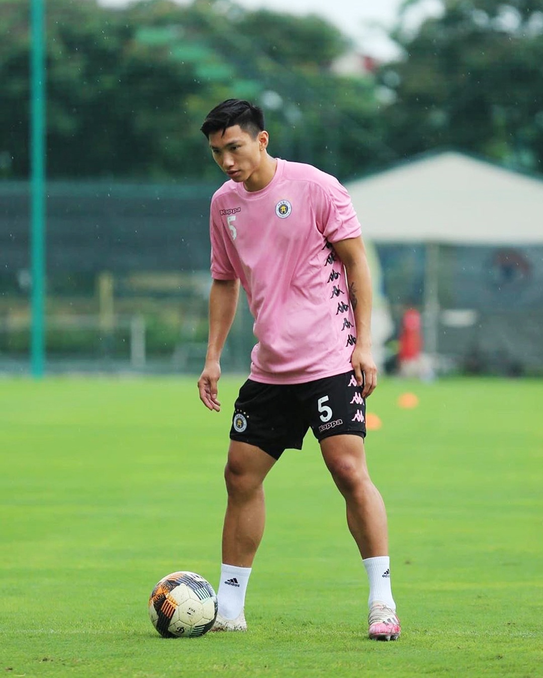 cau thu mac ao hong anh 2