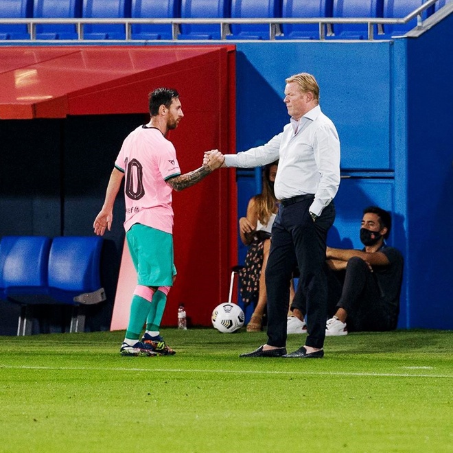 cau thu mac ao hong anh 3