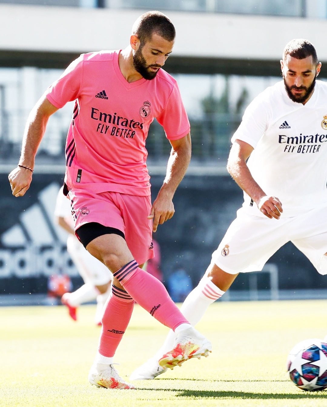 cau thu mac ao hong anh 6