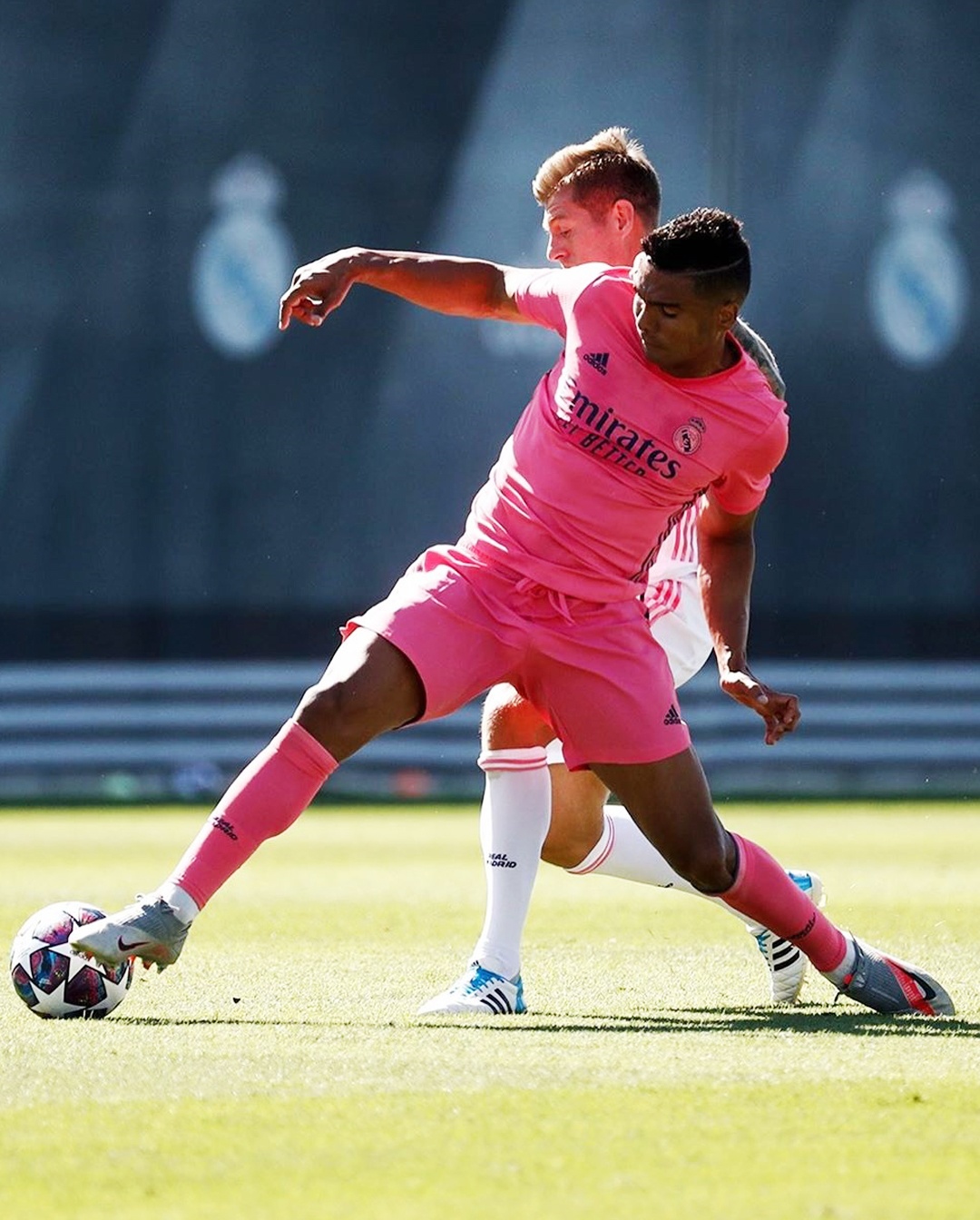 cau thu mac ao hong anh 7