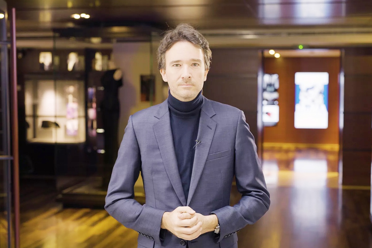 Cuoc song vien man cua thai tu de che Louis Vuitton hinh anh