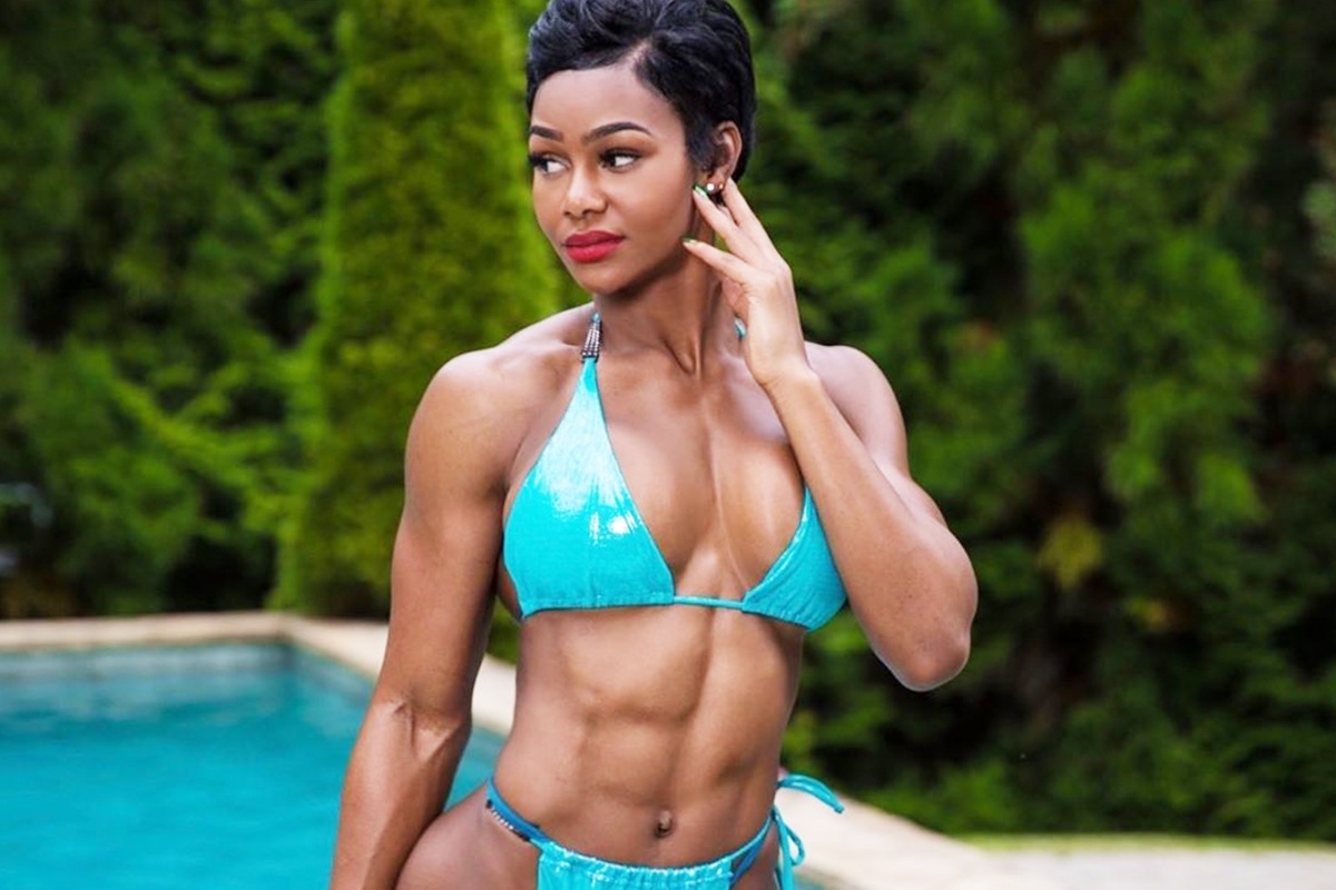 Nu nguoi mau co co bung 6 mui nho dam me tap gym hinh anh