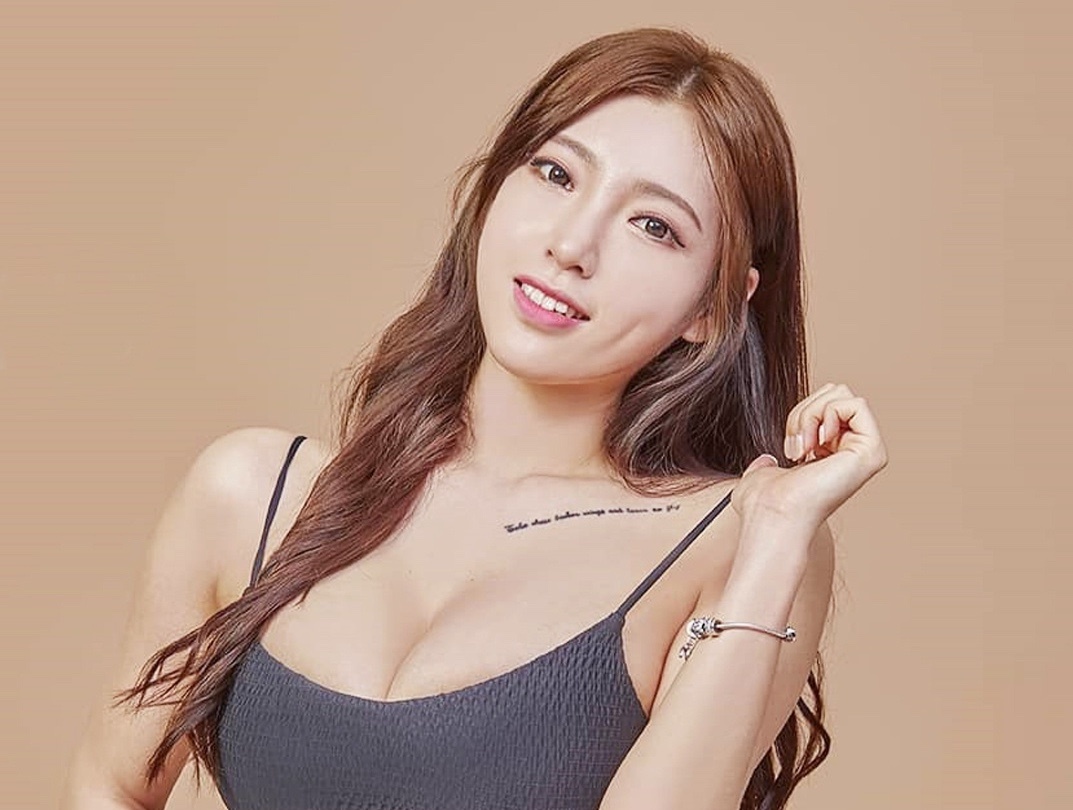 Nu nguoi mau Han Quoc co than hinh day dan hinh anh