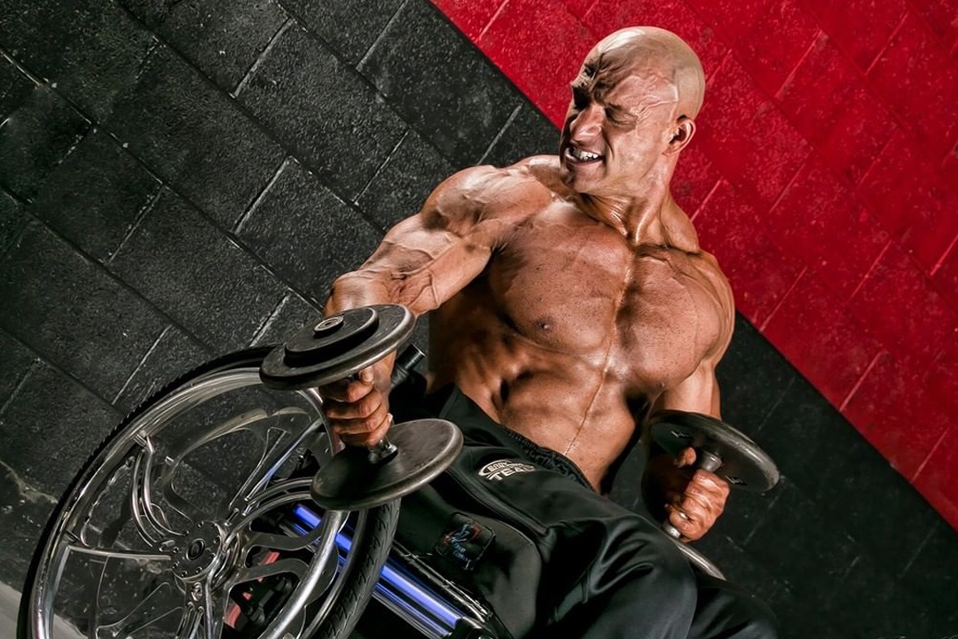 chang trai bi liet 2 chan anh 2