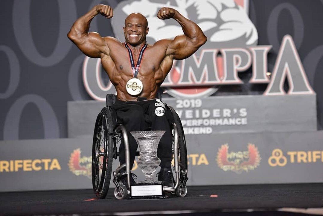 chang trai bi liet 2 chan anh 9