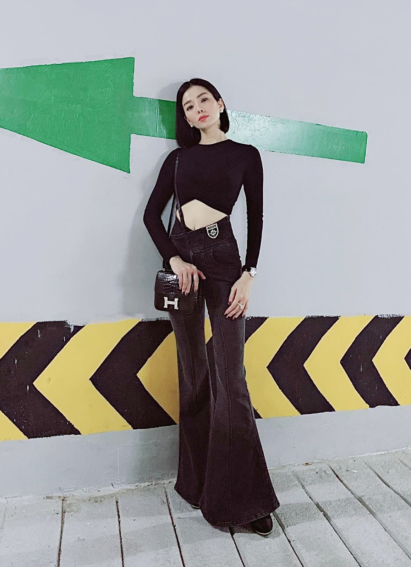 sao nu chuong mac ao ho eo anh 2