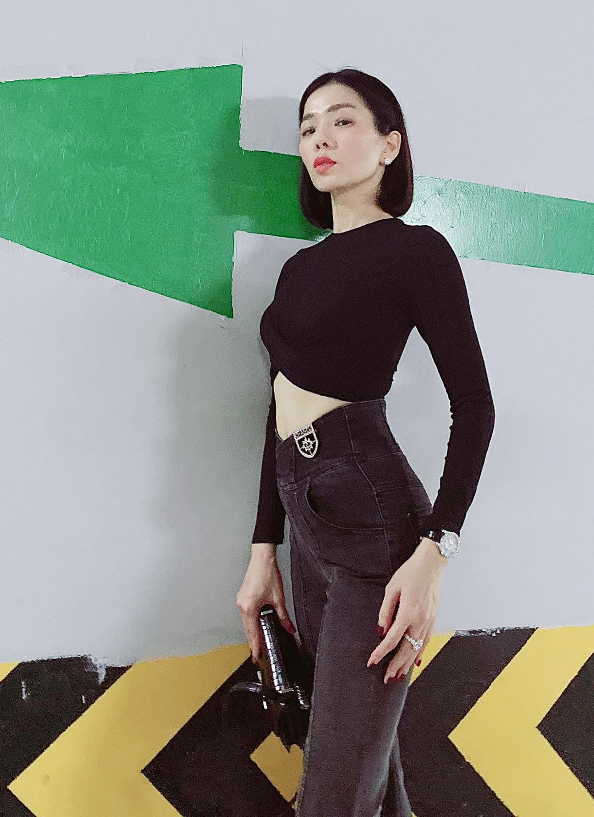 sao nu chuong mac ao ho eo anh 1