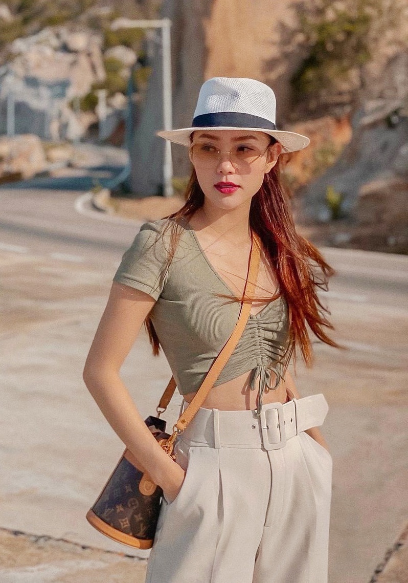 sao nu chuong mac ao ho eo anh 8