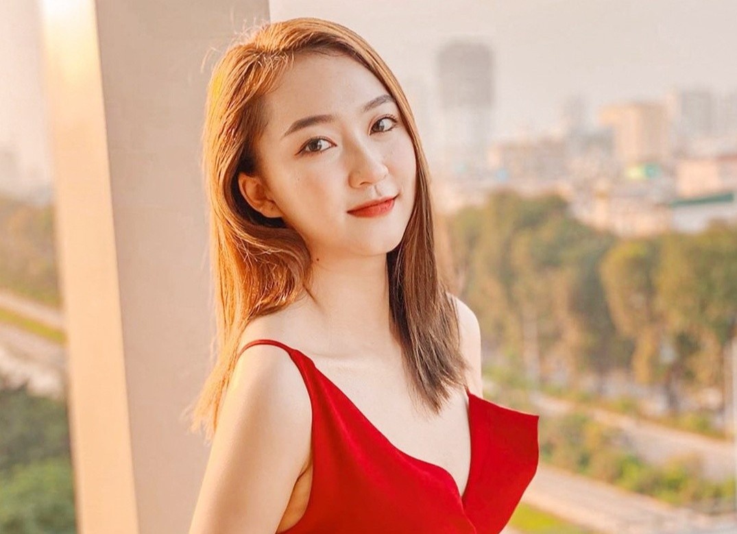 Kim Tra My nhin an gian doan de thi Hoa hau Viet Nam hinh anh