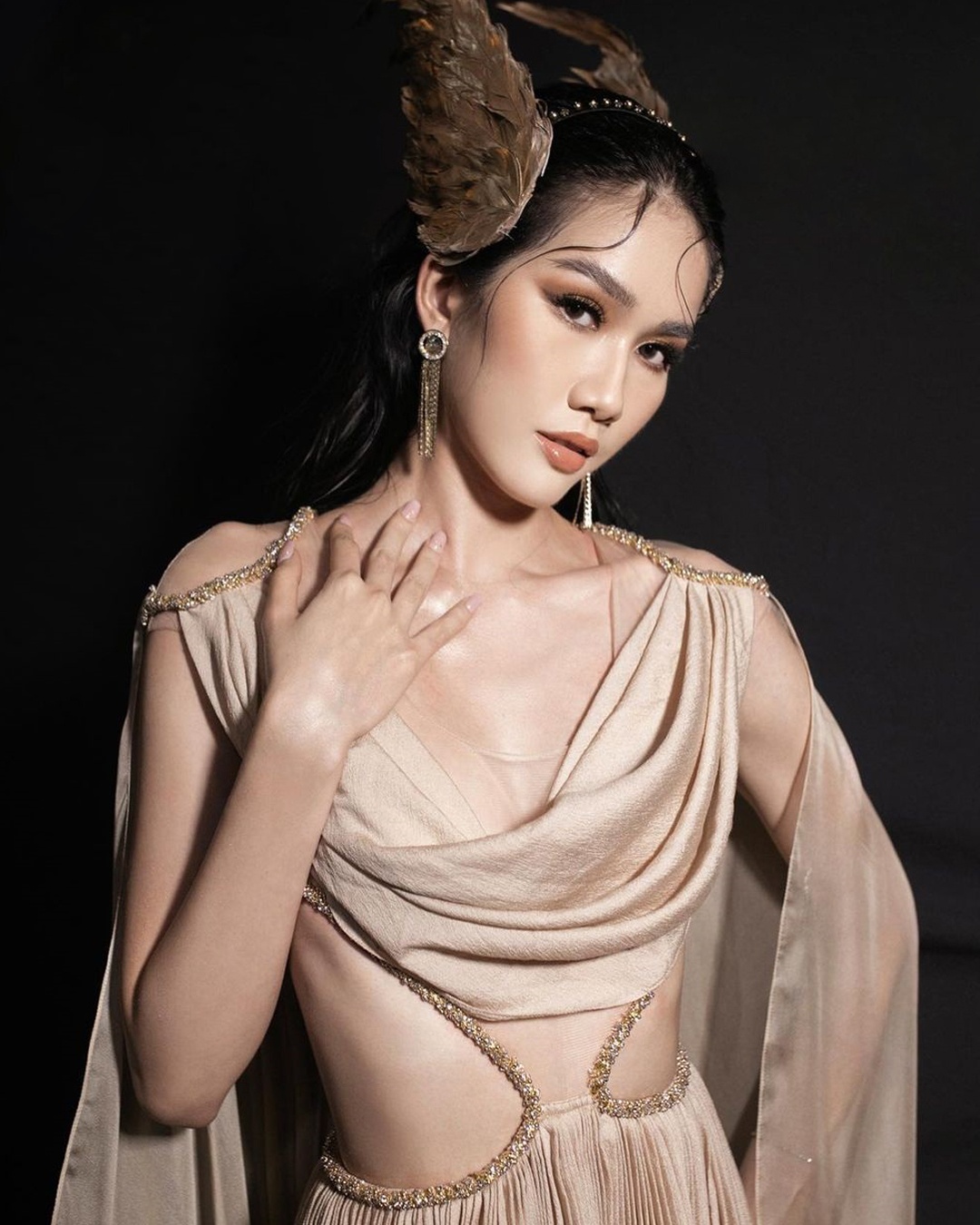 A hau Phuong Anh anh 2