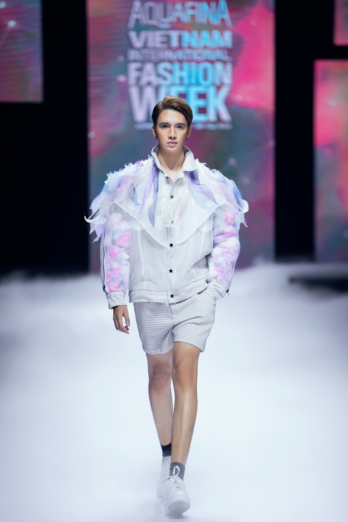 NTK Ivan Tran anh 18