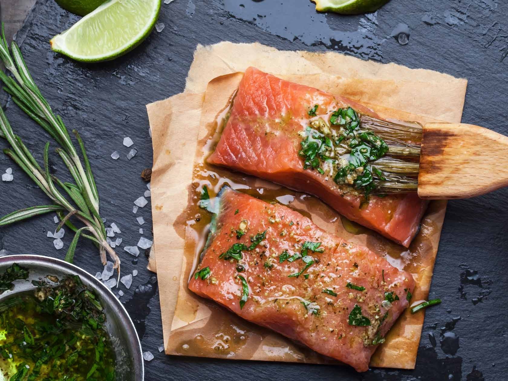 thuc pham giup da khong bi kho anh 1