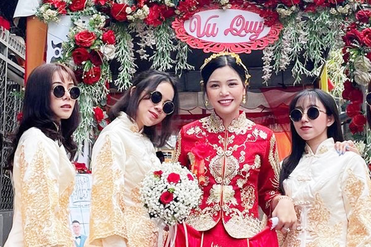 Nhung co dau dien giay sneakers, quan ngan trong ngay cuoi hinh anh