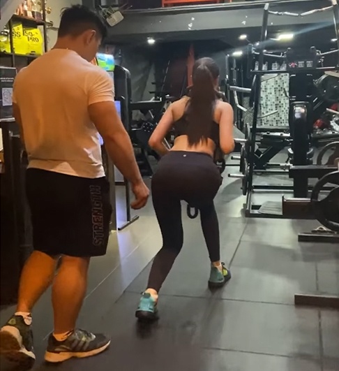 Hoa hau Khanh Van anh 3