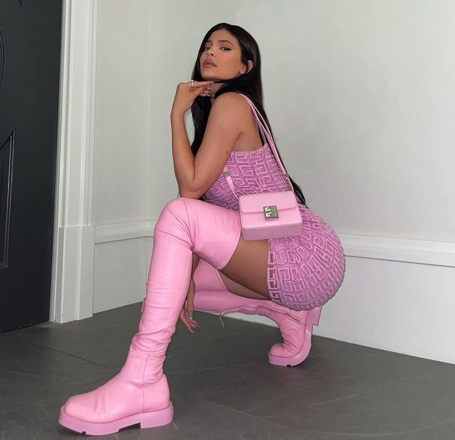 chi em Kim Kardashian lam nguoi mau anh 6