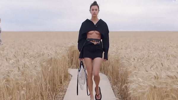 Nguoi mau goc Viet di catwalk cho Chanel, Louis Vuitton hinh anh