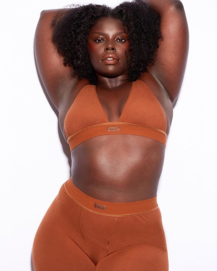 co gai da mau ngoai co anh 7