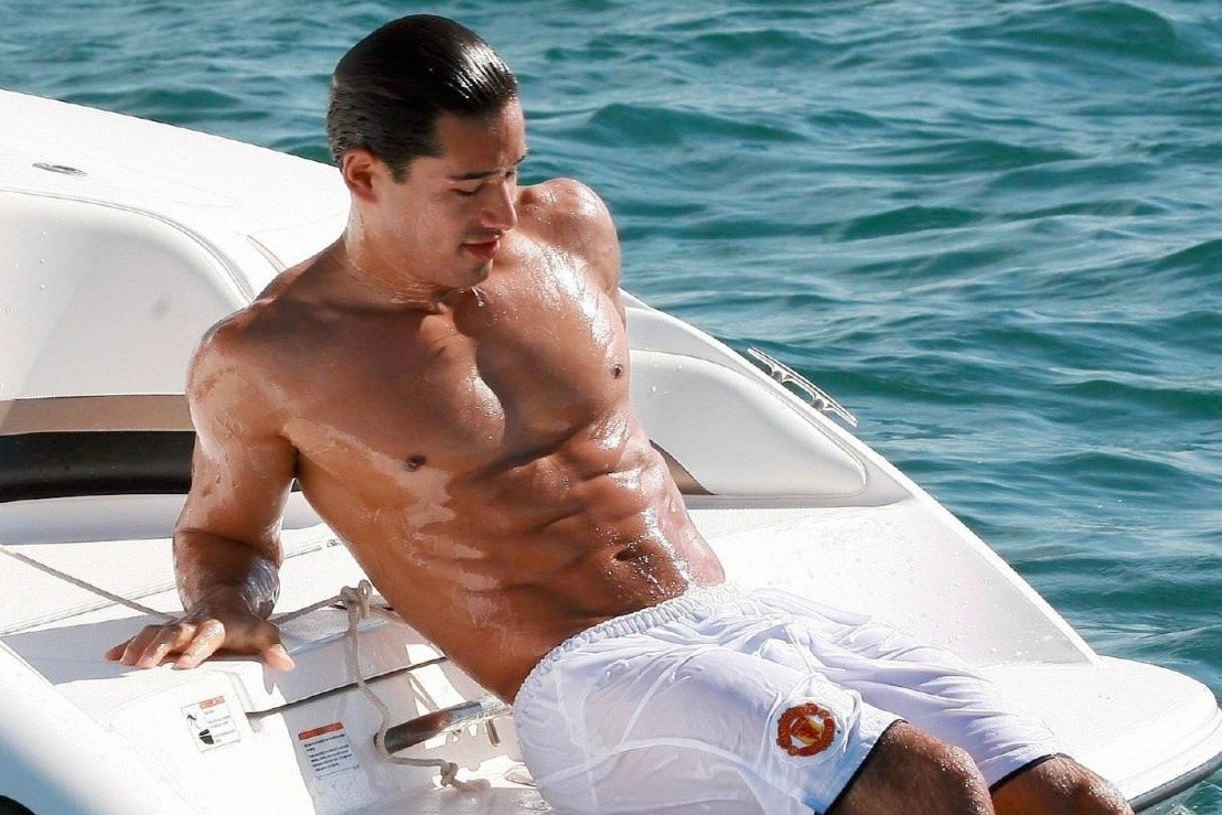 MC Miss Universe 2020 lam gi de co co bung 6 mui? hinh anh