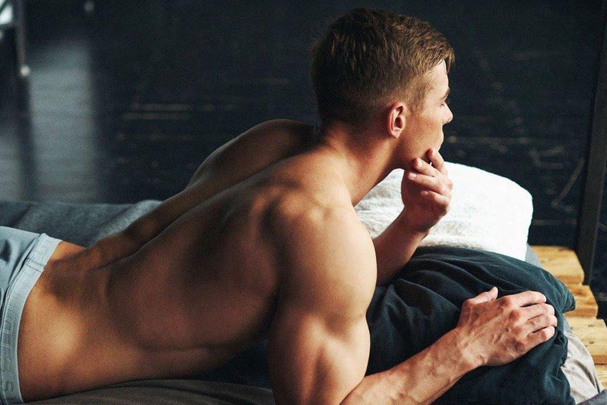 Cach tri mun lung de lam tai nha cho nam gioi hinh anh